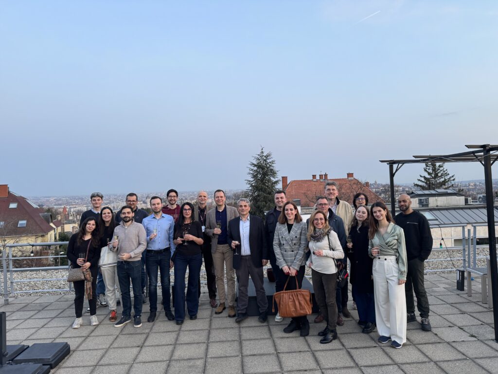 Csoportkép az E-Group székházában